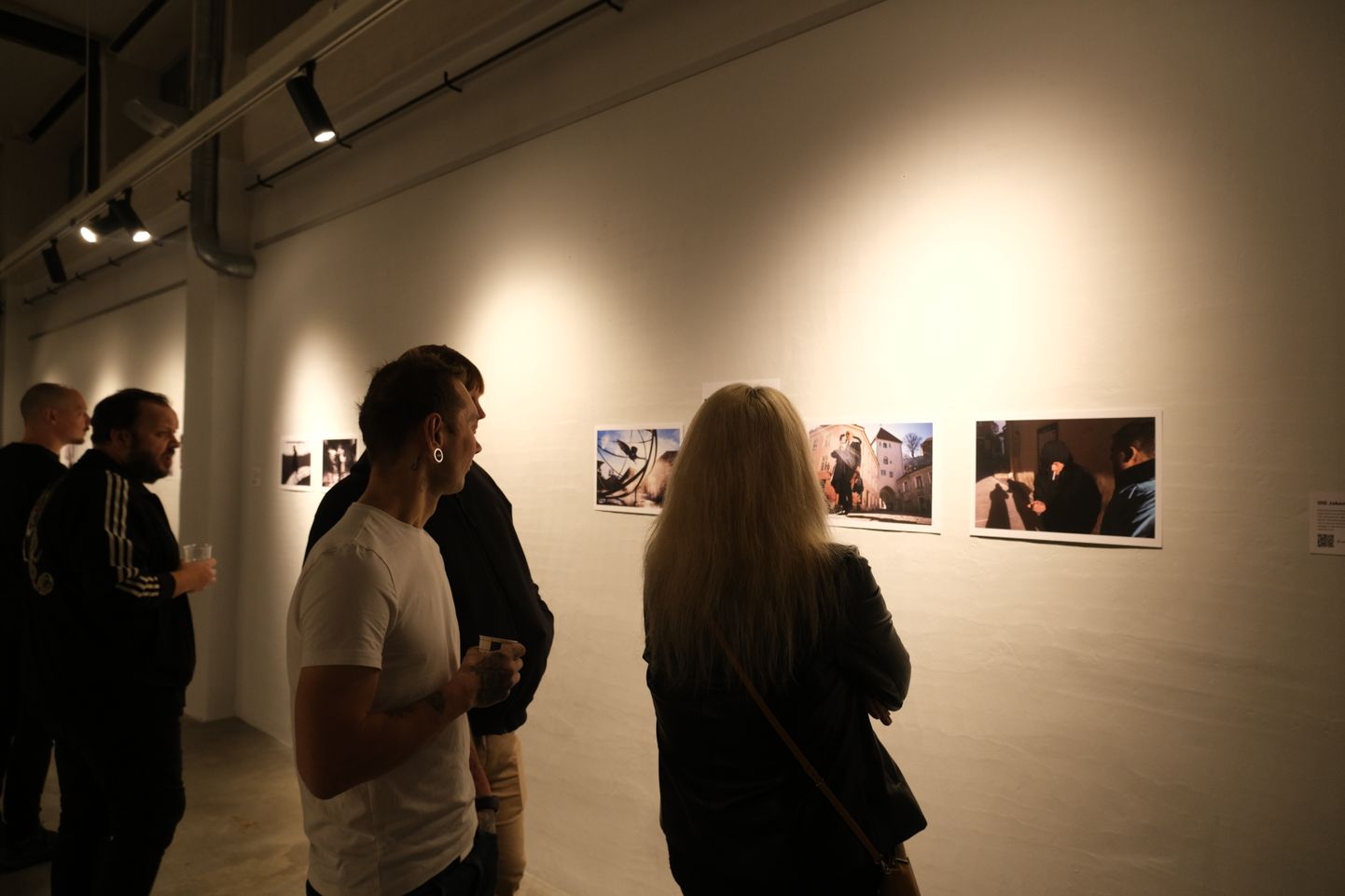 ArtDepoos avatud näitus koondab enda alla Eesti tänavafotograafia paremiku.