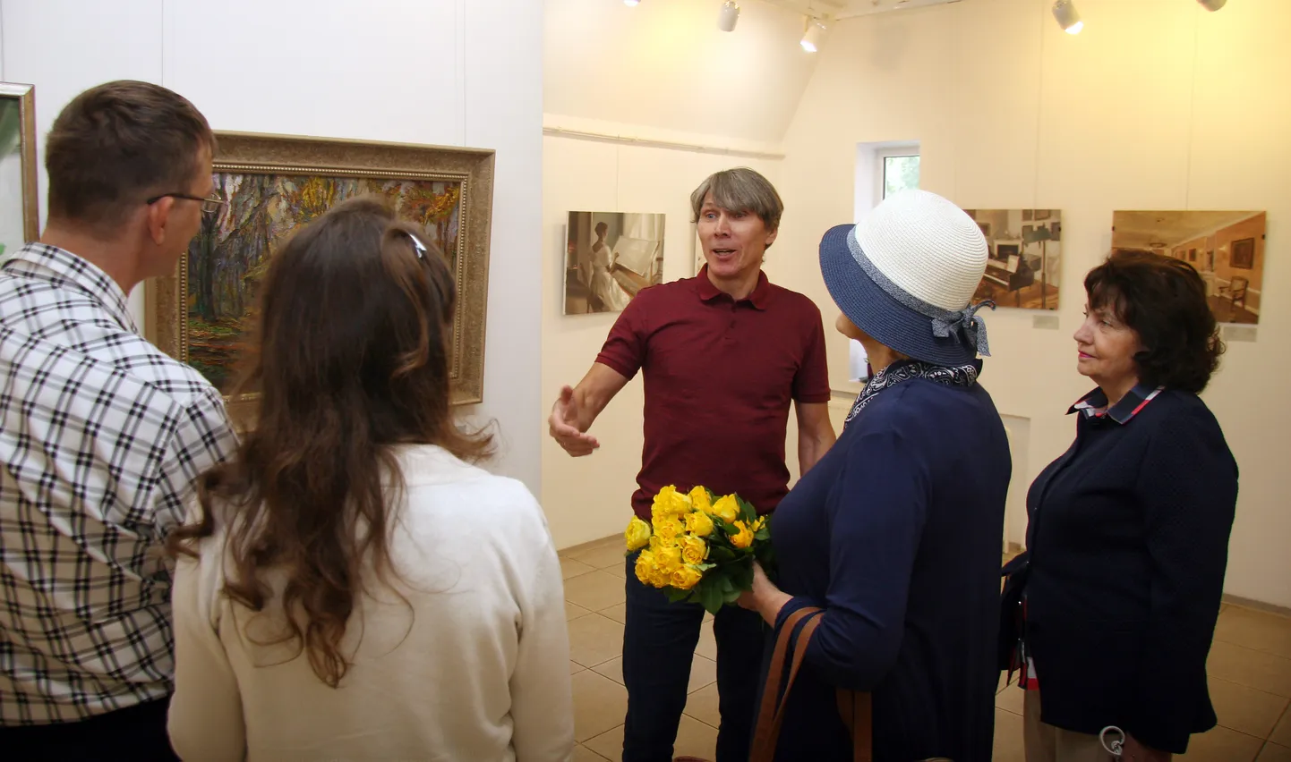 Юрий Хорев на вернисаже заряжал эмоциями, вспоминая дни, проведенные в Пушкиногорье.
