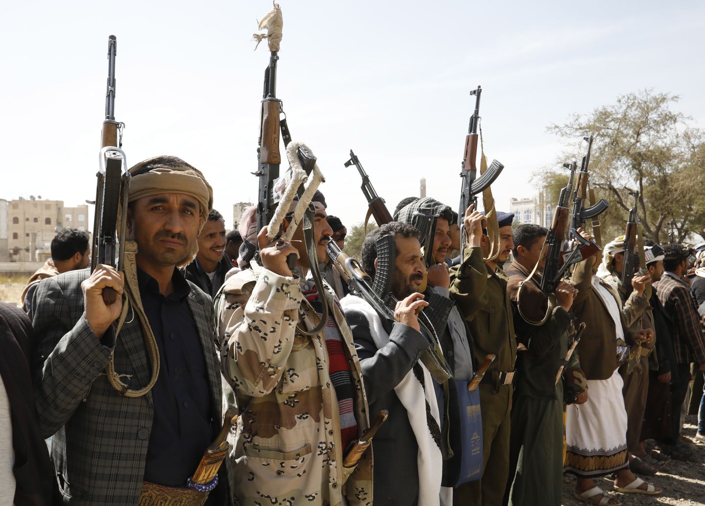 Jeemeni huthi mässulised relvadega.