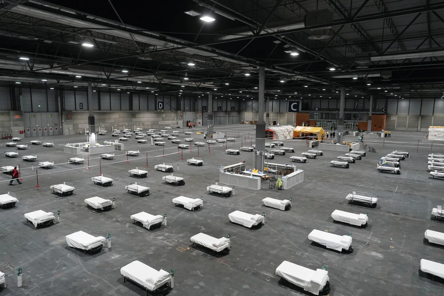 Выставочный центр IFEMA стал госпиталем на 5500 коек с крупнейшей в ЕС реанимацией.