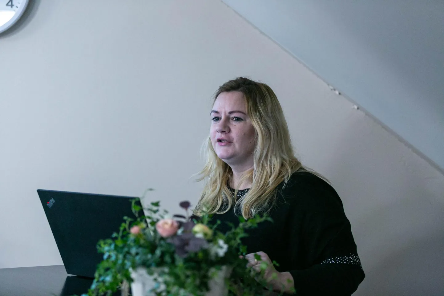 «Uue nõukogu esmane tegevus on asutuses kõikehõlmava revisjoni läbiviimine, et saada erapooletu, põhjalik ja igakülgne ülevaade olukorrast,» ütles Taheva sanatooriumi nõukogu värske liige Monika Rogenbaum.