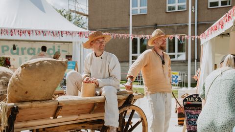 GALERII ⟩ Viljandi folk tegi rekordpäeva, rahvarohkeima kontserdi andsid Zetod