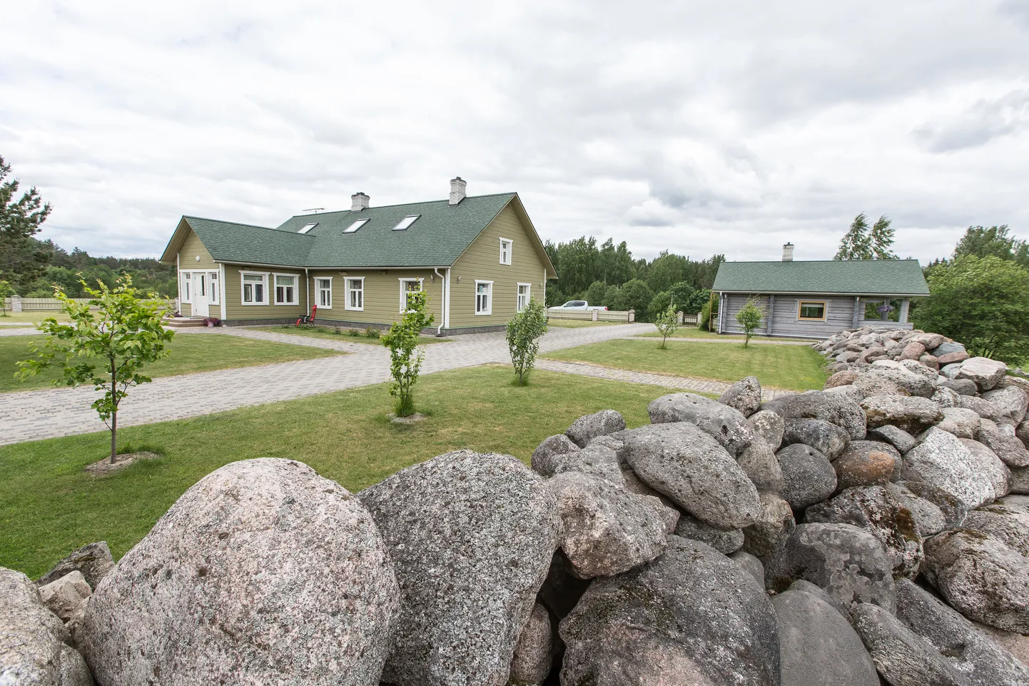 Kena talumaja Tudulinna lähedal.