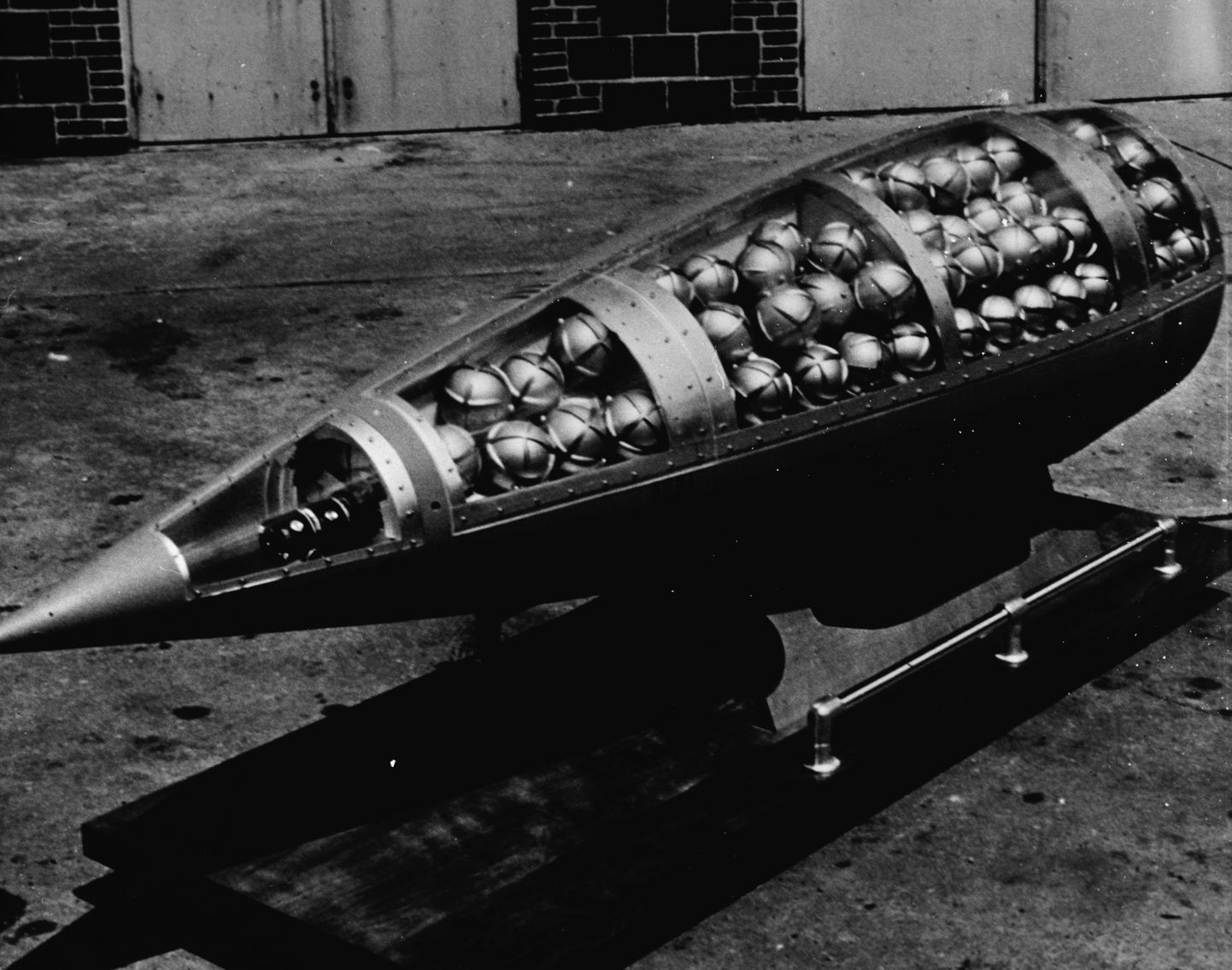 Läbilõige USA raketist Honest John aastal 1960.
