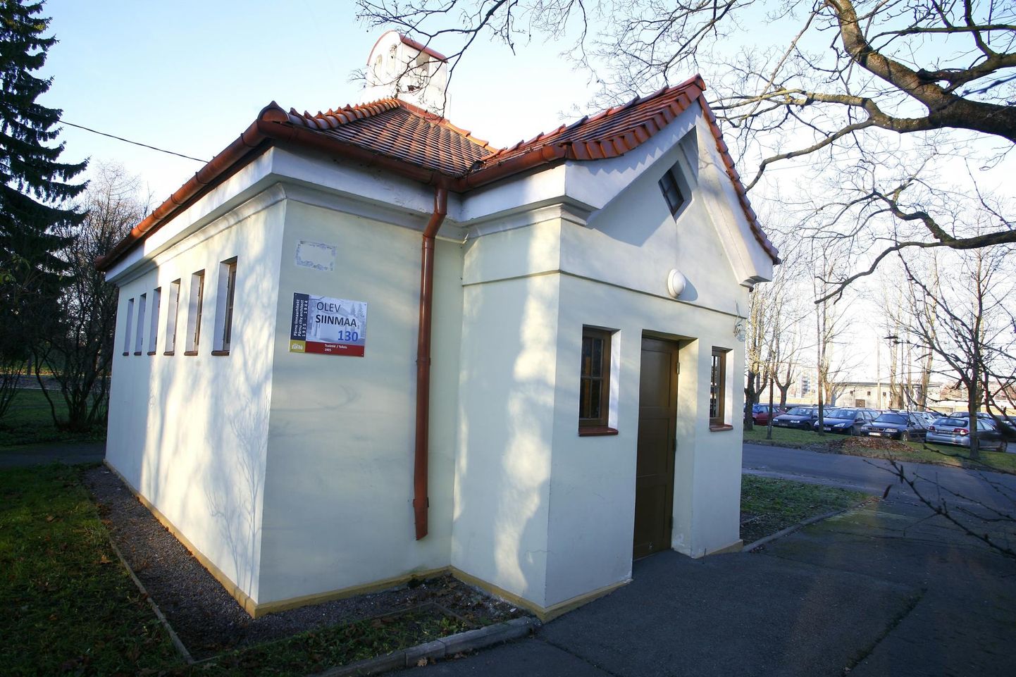 Olev Siinmaa projekteeritud tualett Pärnus Kesklinna silla lähistel.