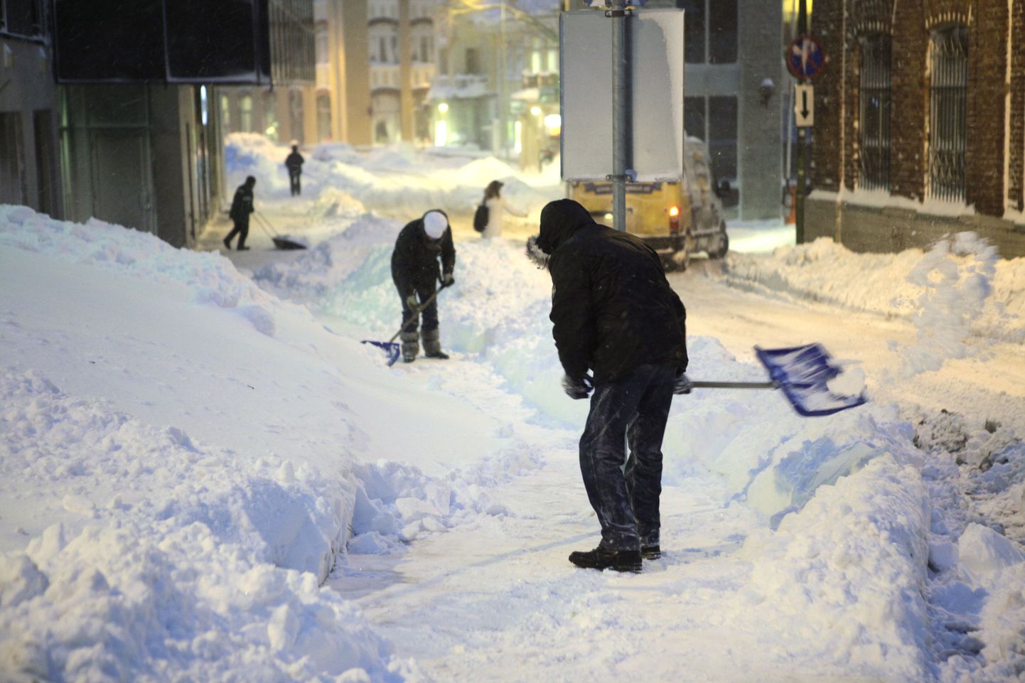 Уборка снега в Таллинне.