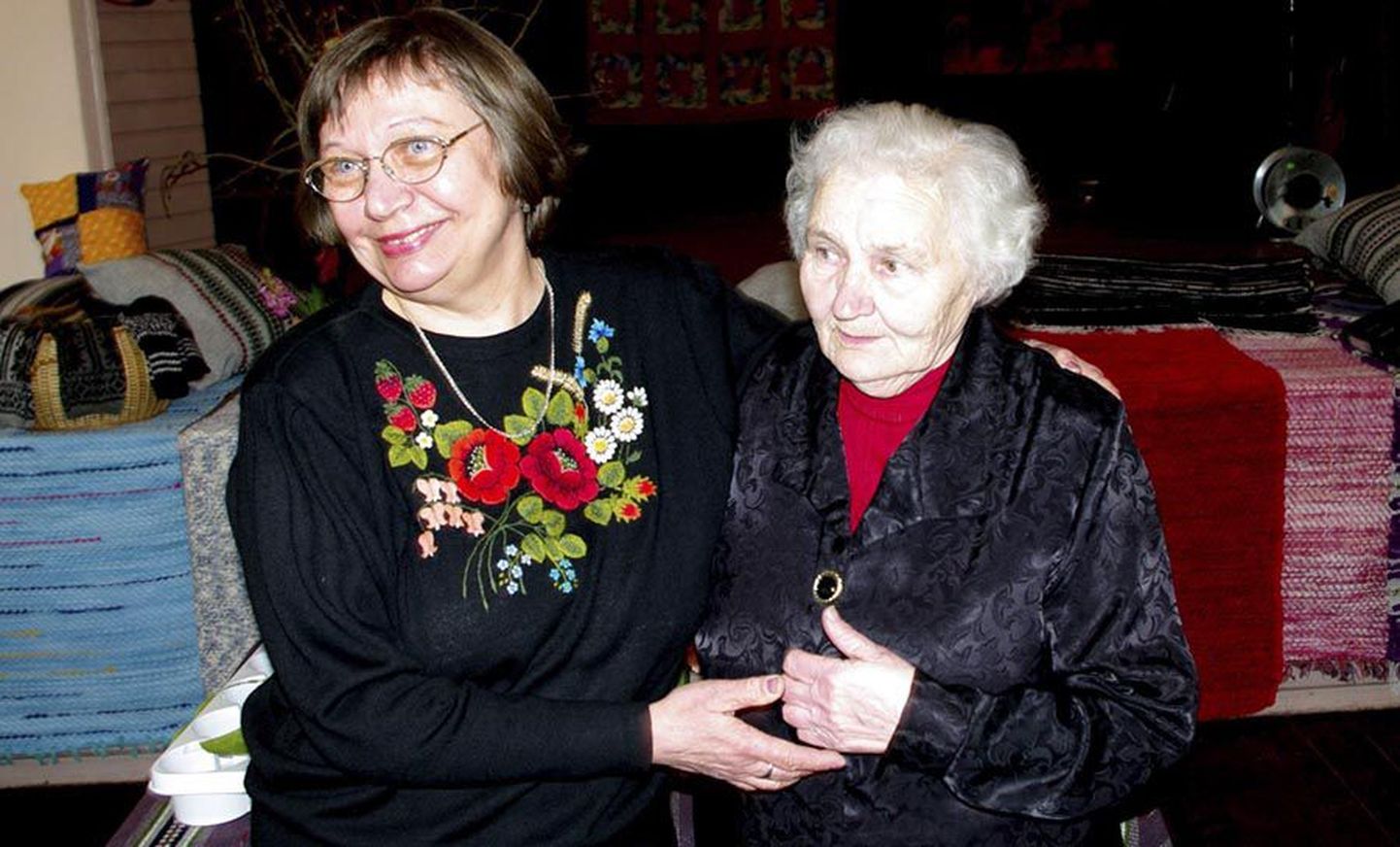 Tänavu pälvis Hilda Pidim (paremal) maakonna rahvakunstimeistri tiitli.