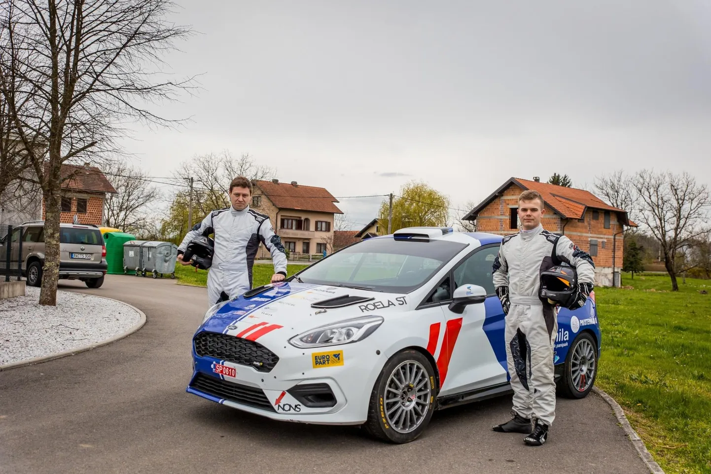 Kaardilugeja Siim Oja (vasakul) ja piloot Romet Jürgenson stardivad oma elu esimesel MM-rallil ning suunduvad seejärel FIA tulevikutalentide programmi võistlustele.