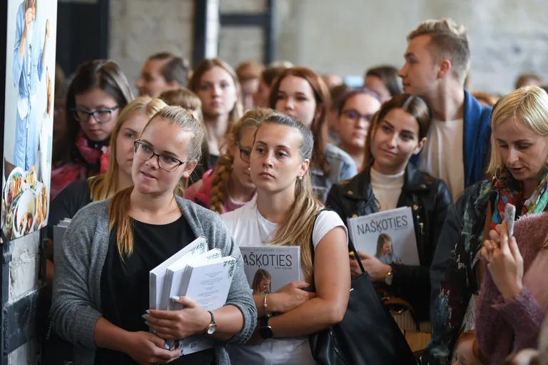 Foto: Grāmatas "Našķoties" atvēršanas svinības