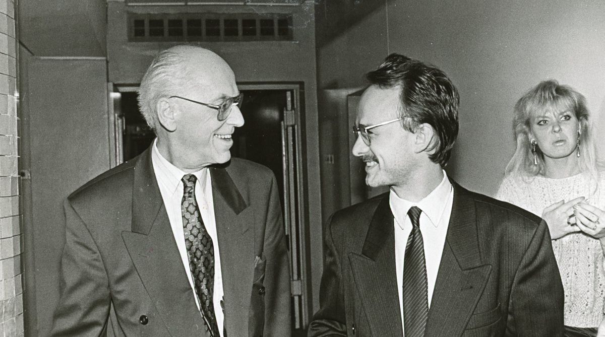 Välisminister Lennart Meri koos pressiesindaja Tiit Pruuliga 1990ndate alguses. Pruuli oli ka üks Meri valimiskampaania korraldajatest.