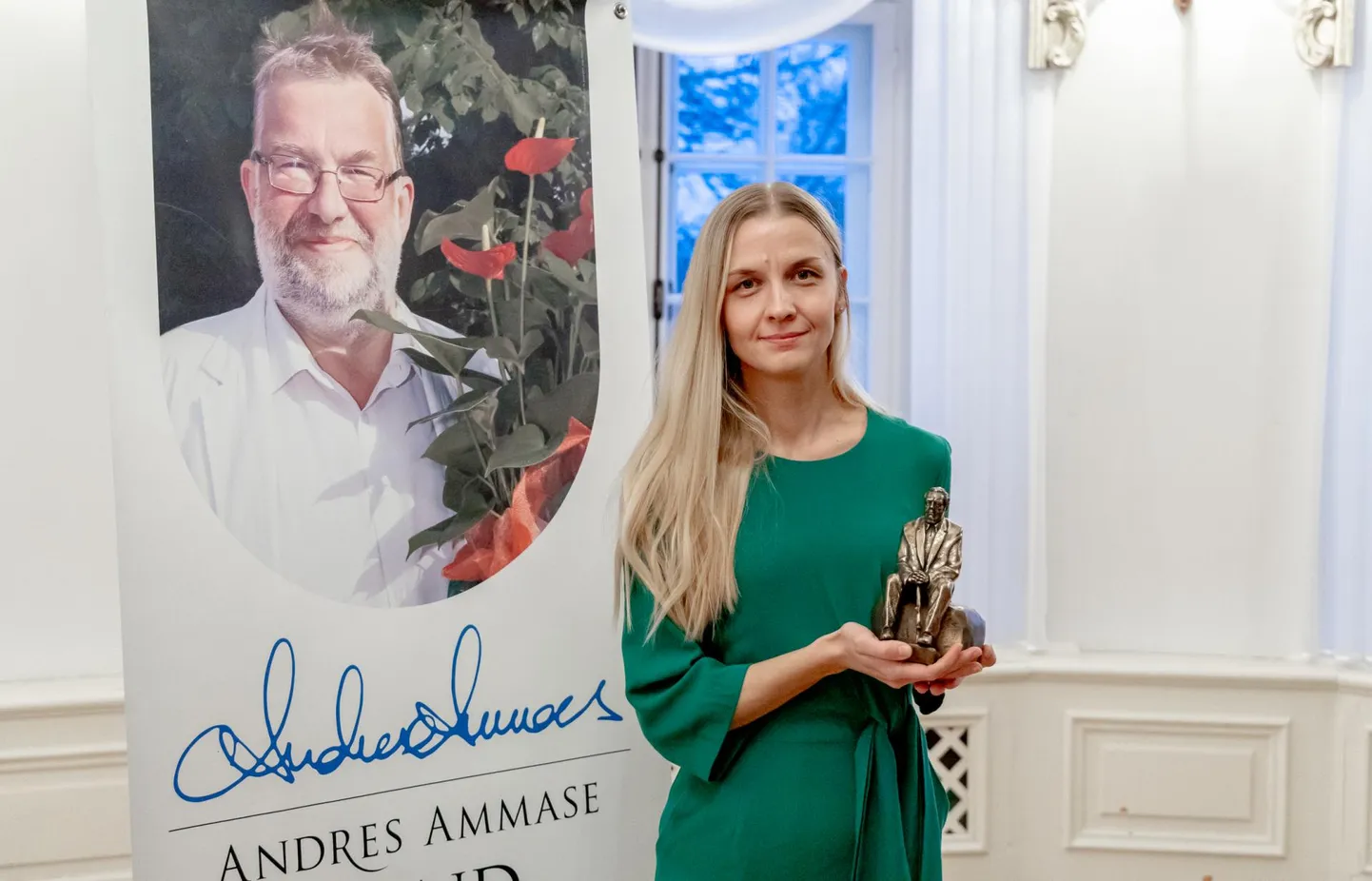 Annika Auväärt pälvis esimese Pärnu Postimehe ajakirjanikuna Anneli Ammase Hea Ajakirjanduse preemia.