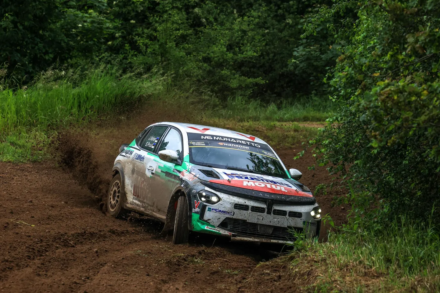 Meeskond Jaspar Vaher – Sander Pruul Poola EM-ralli eel autot testimas.