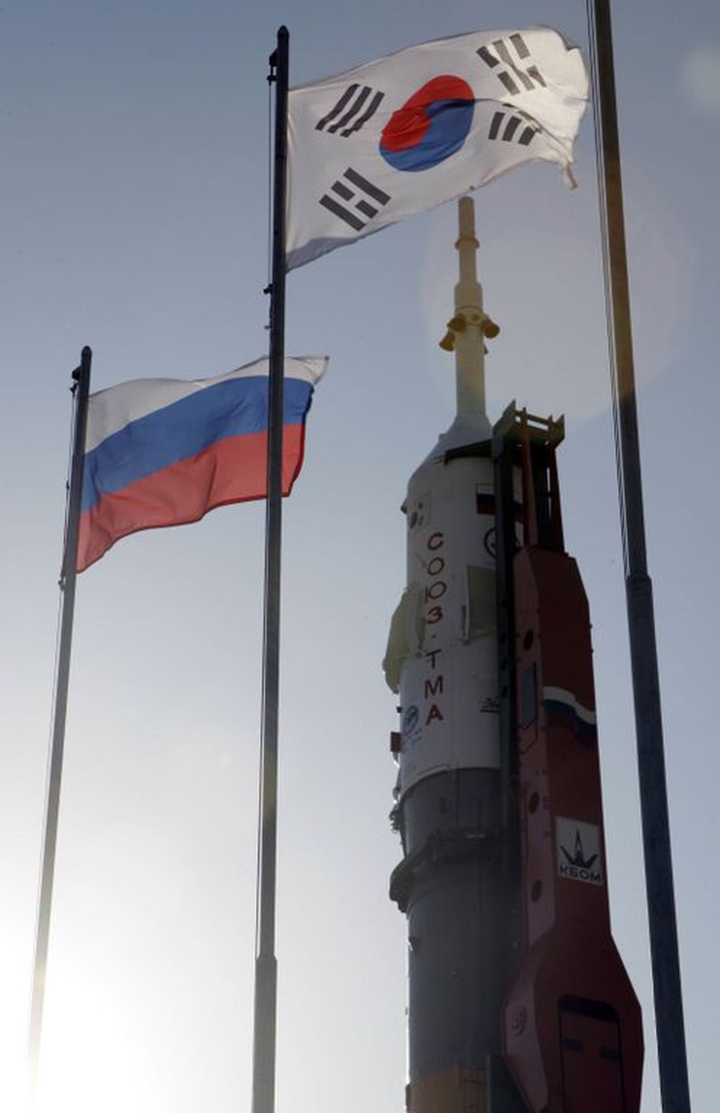 Vene kosmoserakett Soyuz TMA-12 seismas stardiplatvormil Baikonõri kosmodroomil Kasahstanis.