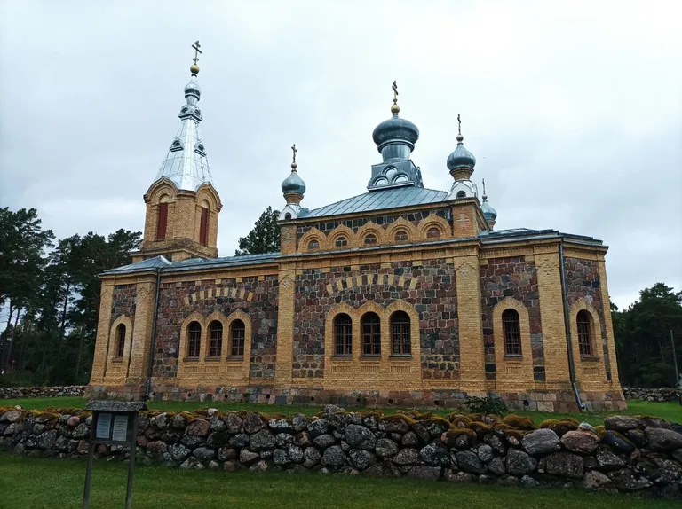 Единственная на Хийумаа полностью сохранившаяся православная церковь.