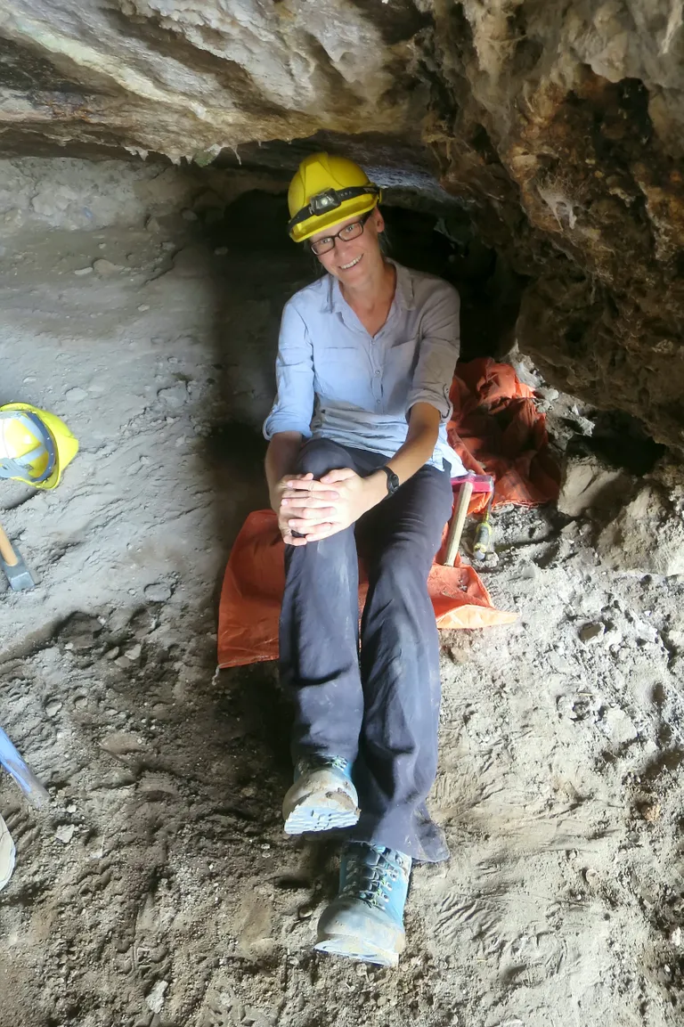 Iraagi Shanidari koopas väljakaevamisi teinud Cambridge'i ülikooli paleoantropoloog Emma Pomeroy.