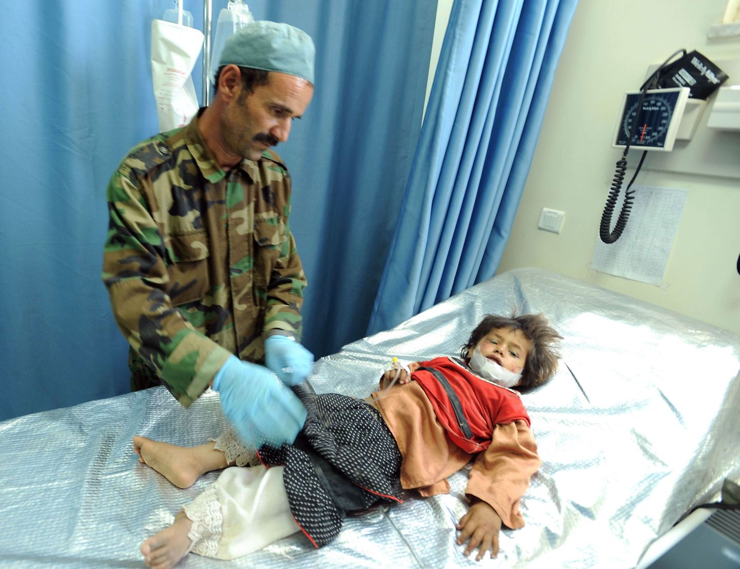 Herati provintsis pommi otsa sõitnud bussis viga saanud laps sõjaväehaiglas.