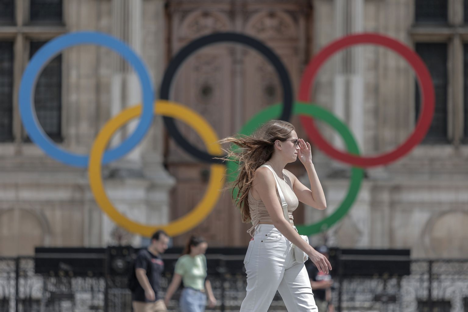 Olimpiskie riņķi Parīzē.
