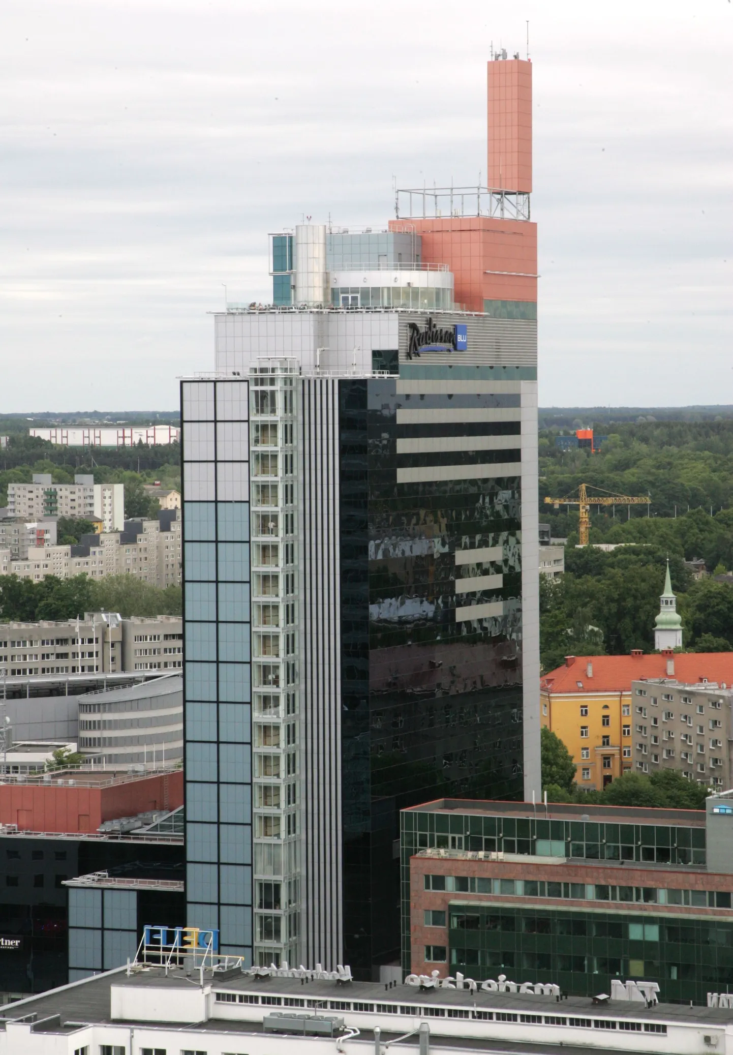 Viimati vallutas saarlanna pealinnas Radisson SAS hotelli 26 lõputuna näivat korrust.