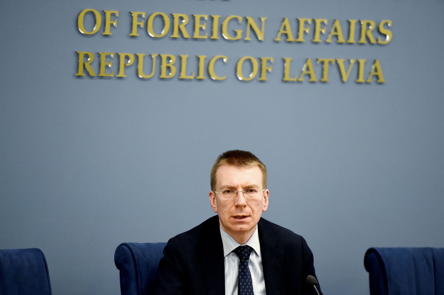 Ārlietu ministrs Edgars Rinkēvičs piedalās preses brīfingā, kurā informē par Latvijas soļiem saistībā ar Solsberijā īstenoto ķīmisko ieroču lietošanas gadījumu.