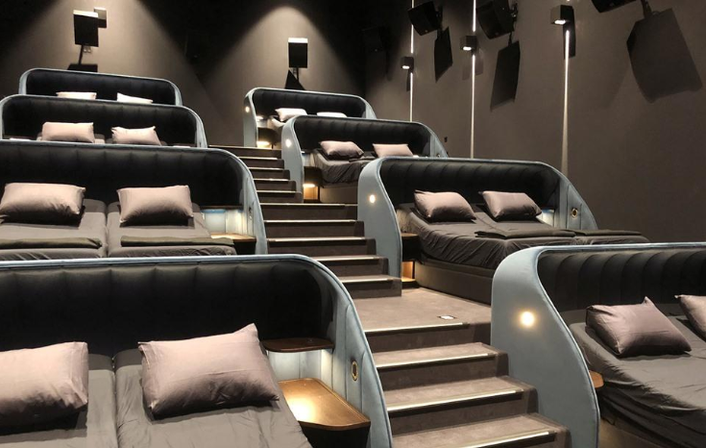 Kinozāle-guļamistaba "Pathe" kinoteātrī Šveicē