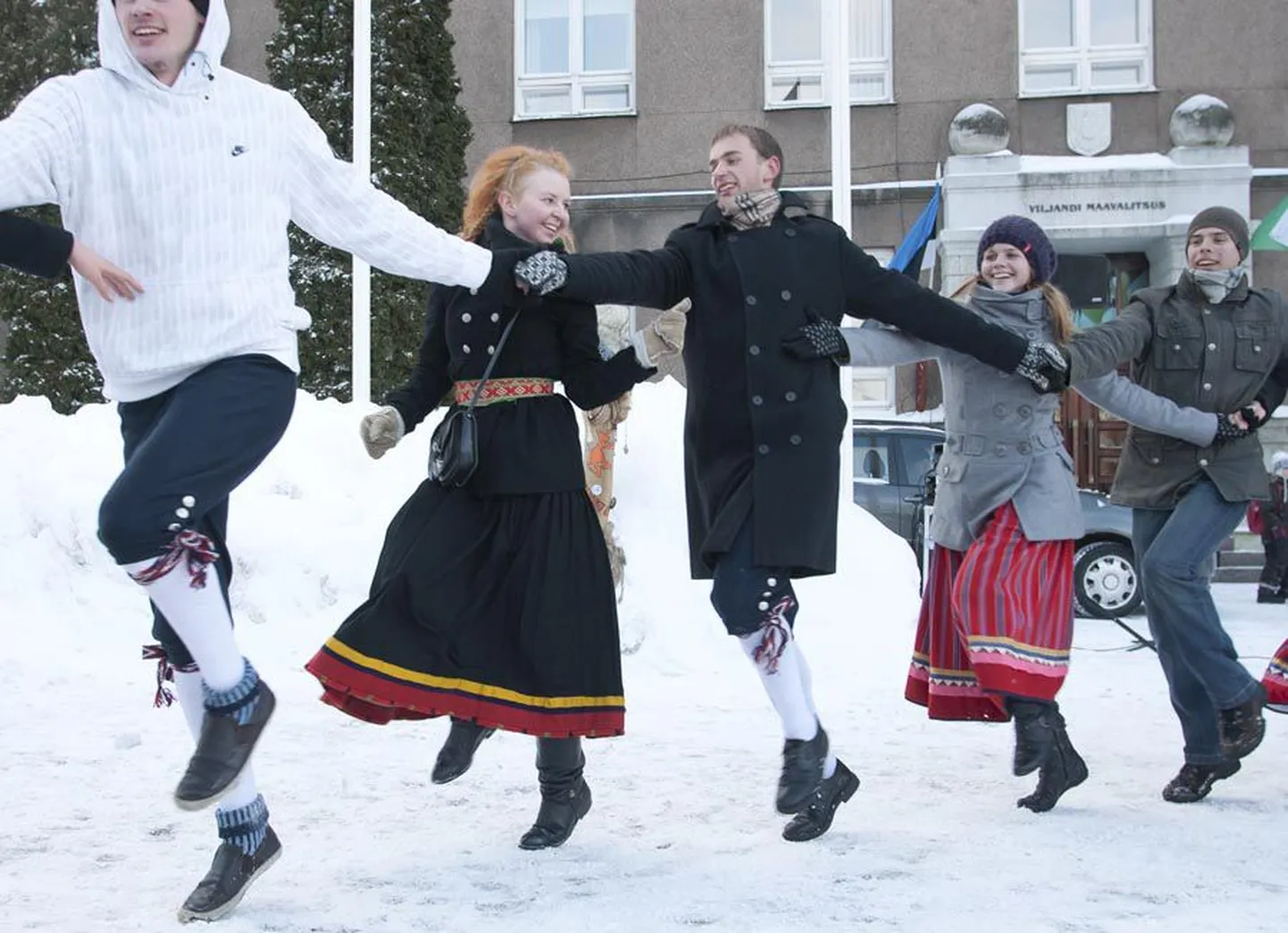 Vaba hingega pidu kisub jalad maast lahti ning tegelikult ei ole aastaaeg pidutsemist kunagi seganud.