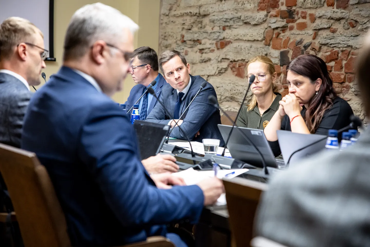 Riigimetsa Majandamise Keskuse kestvuslepingute probleeme 21.oktoobril arutanud riigkogu korruptsioonivastane erikomisjon koguneb 10. märtsil seda taas tegema, sest RMK enda tellitud riigiabi analüüs jättis olulise info analüüsimata.