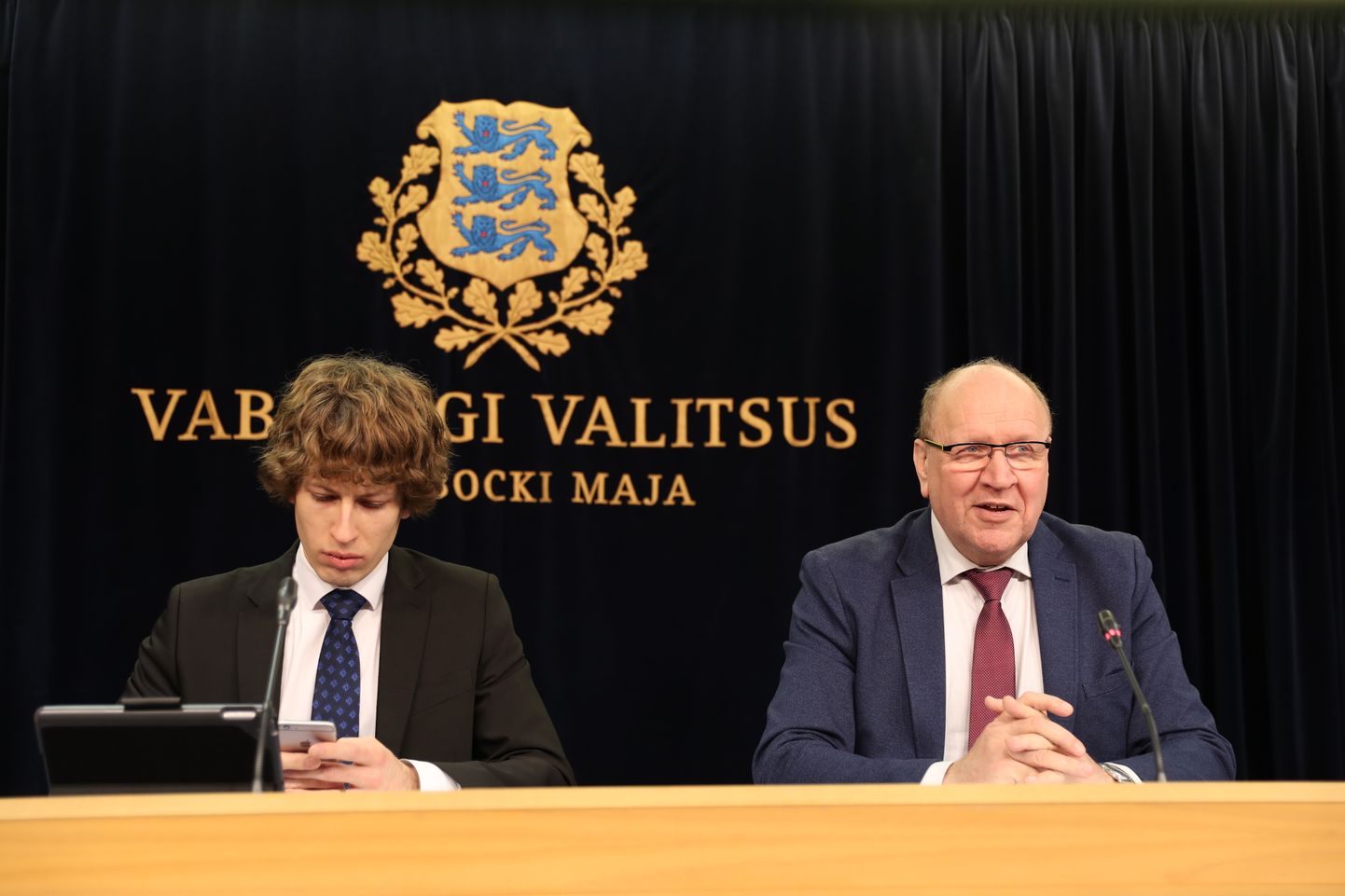 Valitsus räägib pressikonverentsil Eestisse jõudnud koroonaviirusest.