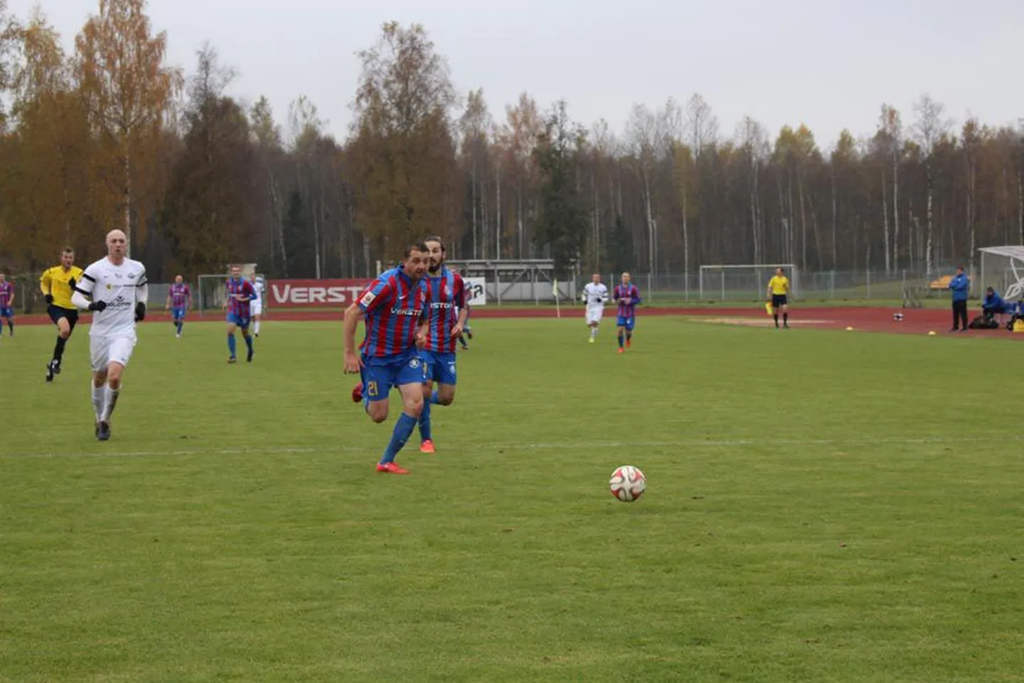 Paide linnameeskonna ellujäämismängu kangelaseks kujunes meeskonna suurim väravakütt Vjatšeslav Zahovaiko (nr 21). Tartu Tammeka väravasse lõi kogenud ründaja kolm palli.