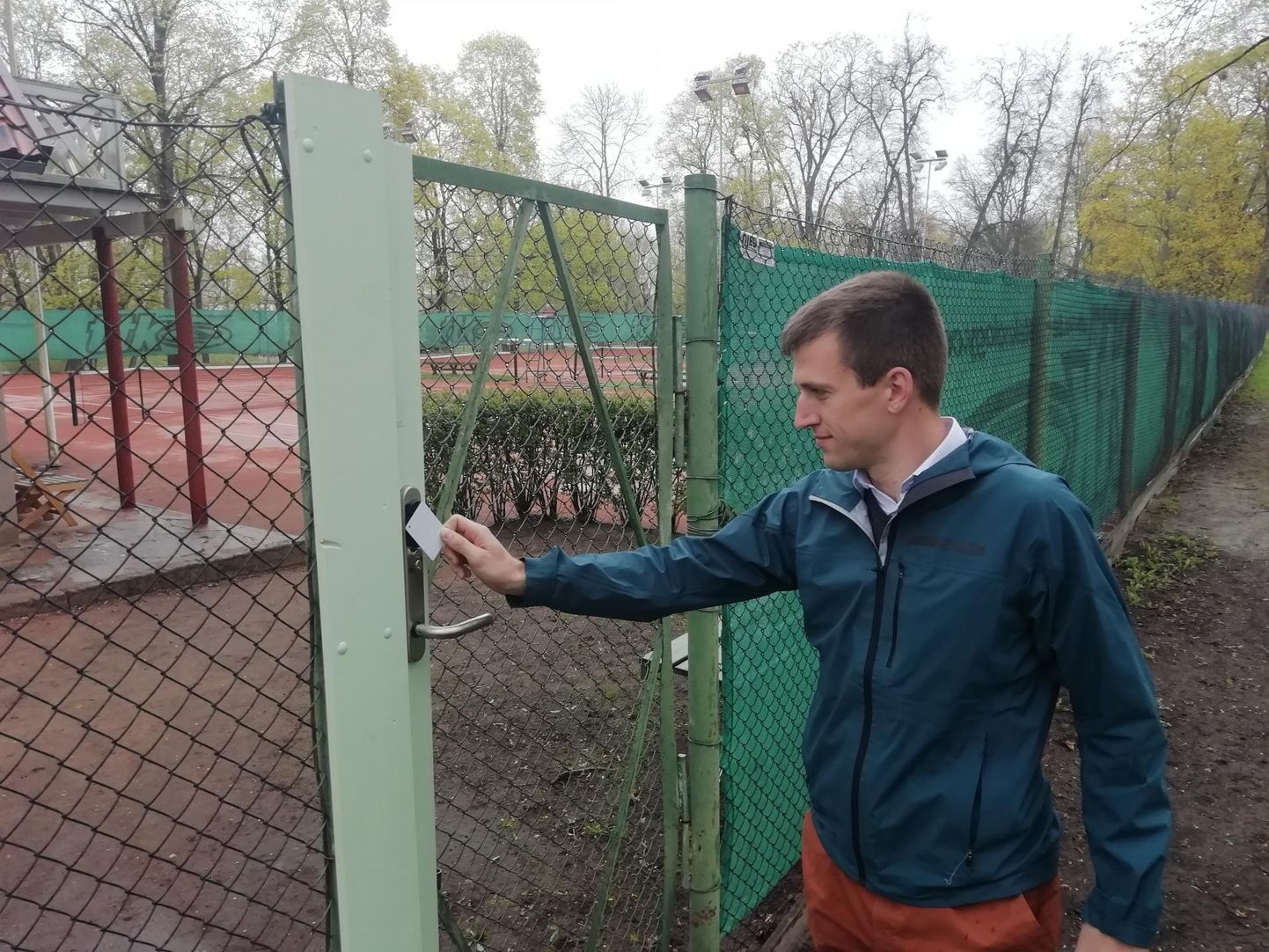 Rakvere spordikeskuse direktori ametit pidav Siim Tuus loodab, et võib ehk suvel Rahvaaias asuvatele tennise välisväljakutele viiva värava avada ning rõõmustada kodupublikut ja näidata head tennist.