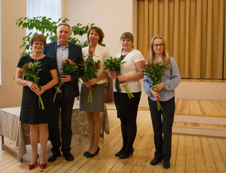 Saarde vald tänas kontsertaktusel oma haridusasutuste juhte.
