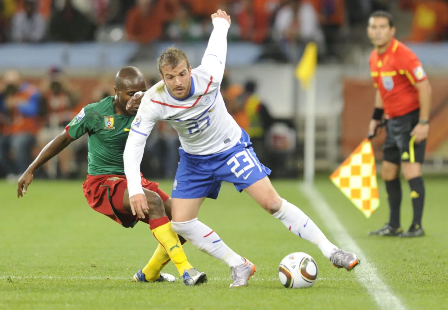Rafael van der Vaart (paremal) ja Landry Nguemo