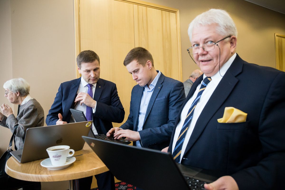 20.01.2018. Tallinn. Reformierakonna volikogu hotellis Euroopa. Pildil vasakult Hanno Pevkur, Erkki Keldo, Rein Lang.