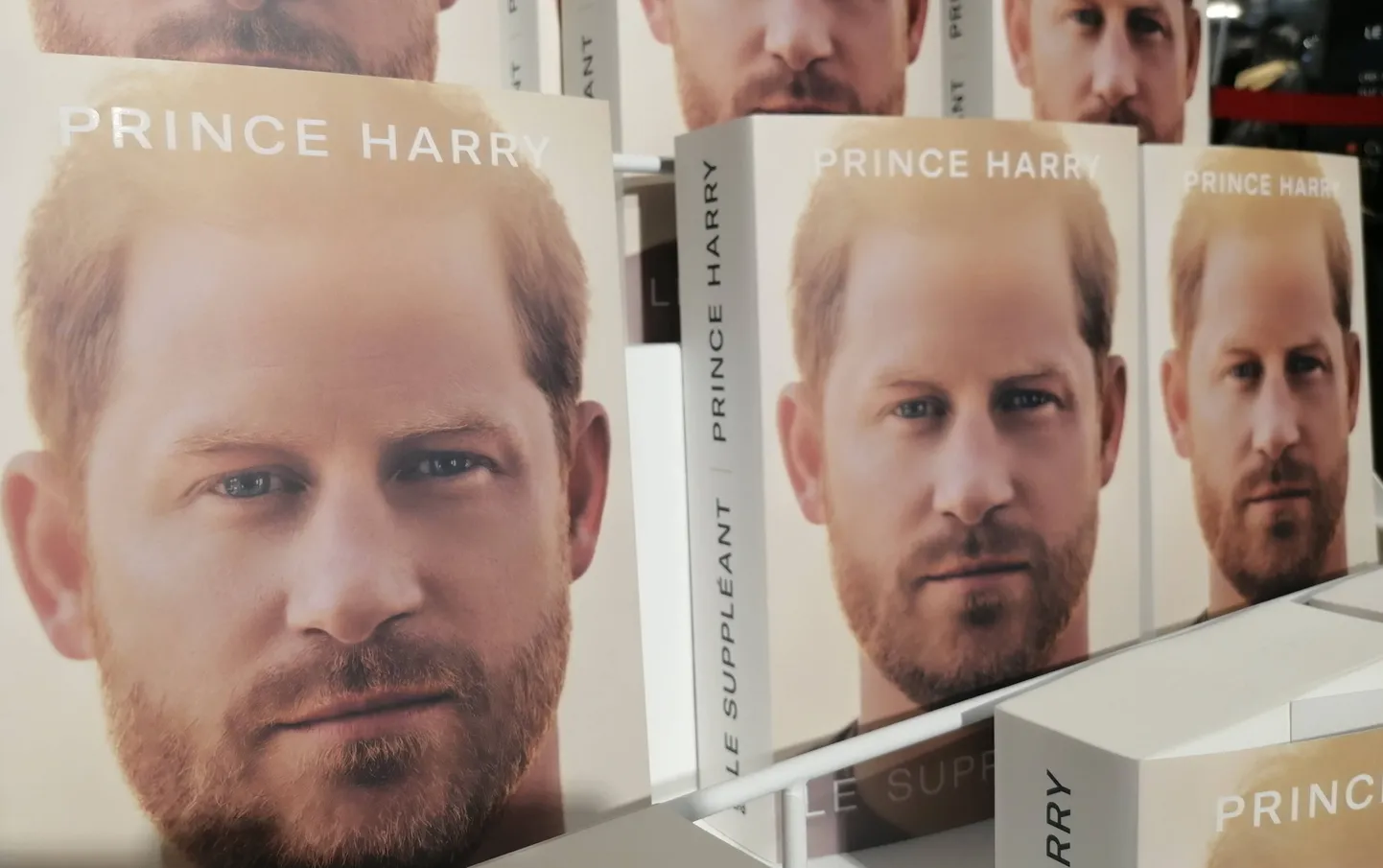 Londoni raamatupoodidest kaovad prints Harry memuaarid kiiresti.