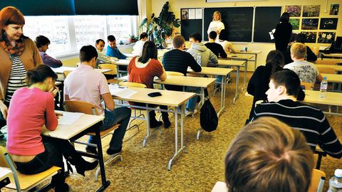 В Латвии экзамен по латышскому языку омрачил скандал