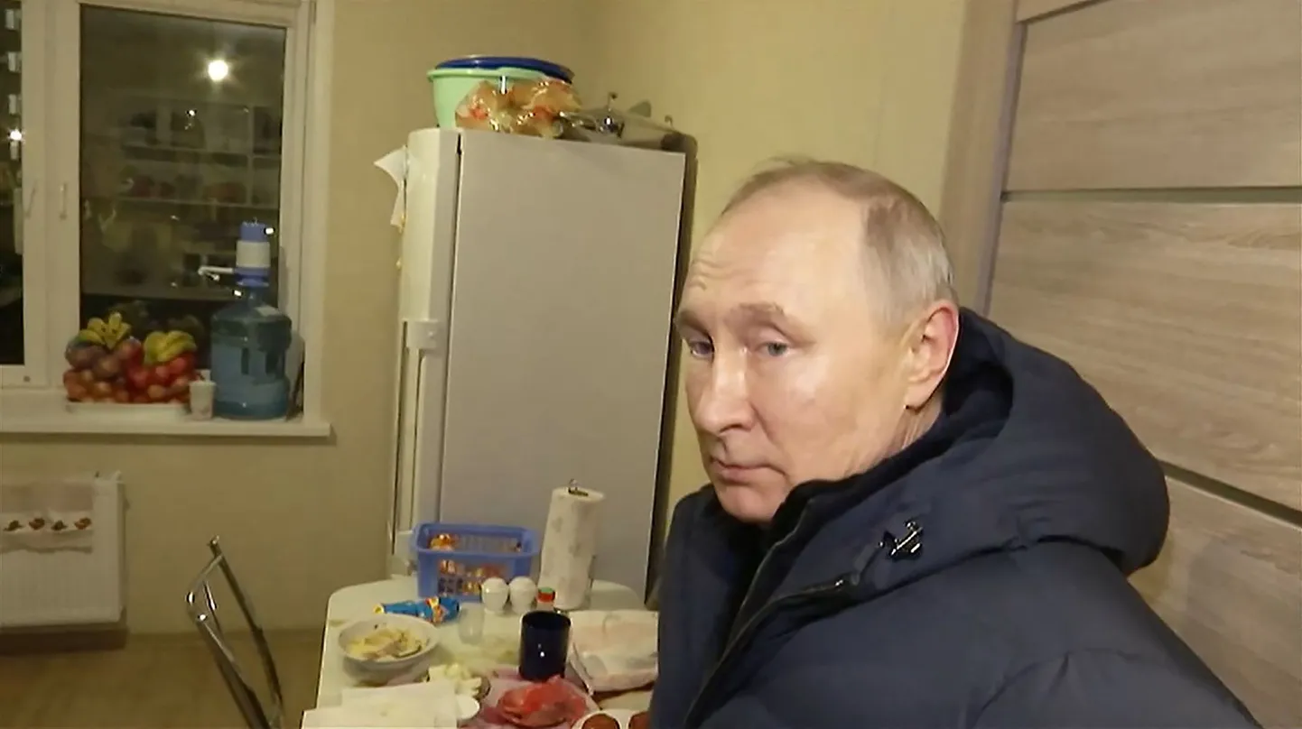 Külmetava Putini portree. Selline pilt avanes Putini või vale-Putini visiidil Mariupoli kommunaalkorterisse 19. märtsil 2023.