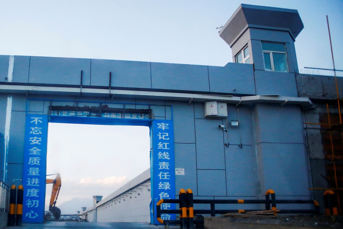 Üks uiguuride kinnipidamislaagreid Hiina Xinjiangi piirkonnas, Peking nimetab neid ümberõppekeskusteks.