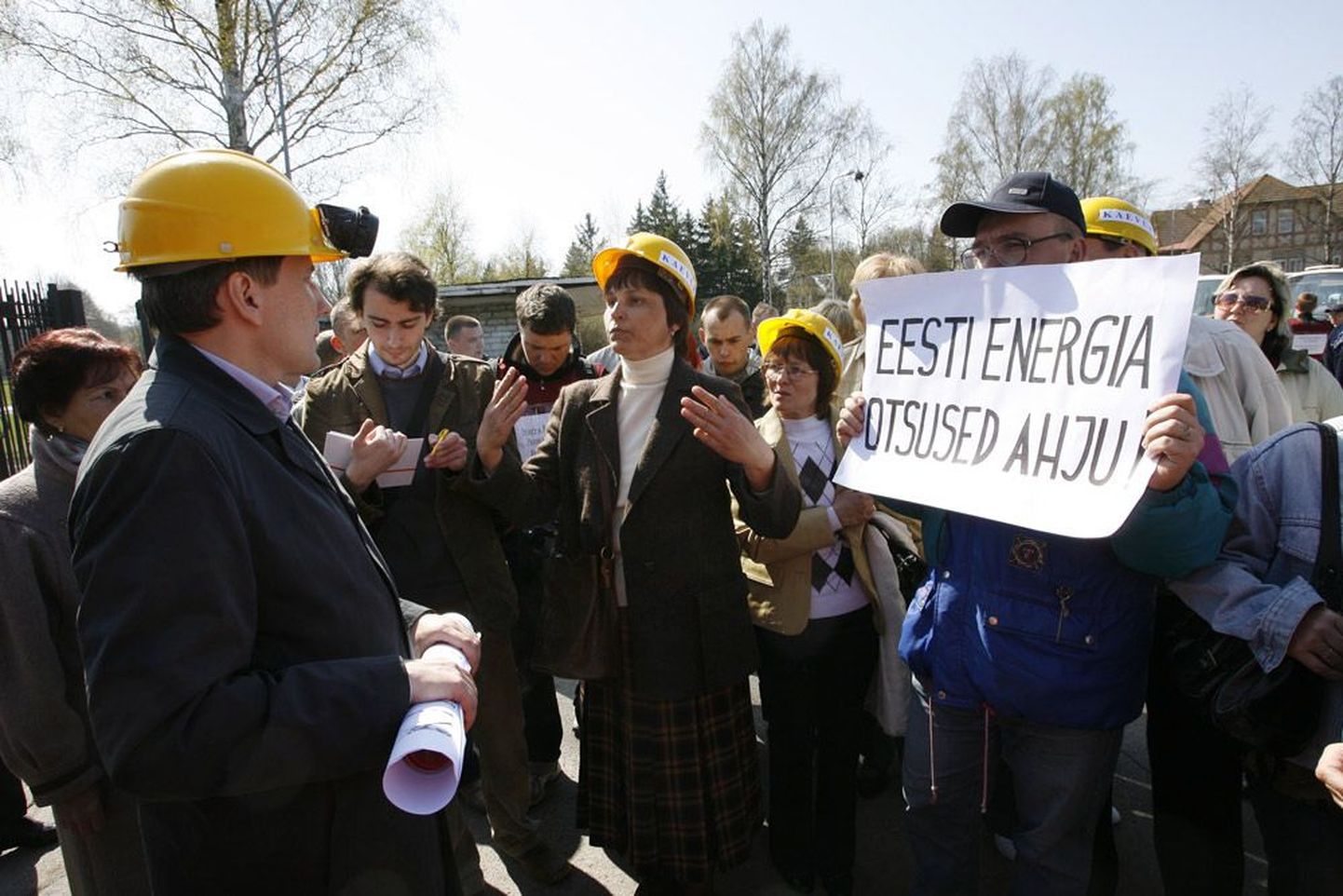 Energeetikud maikuus Tallinnas oma töökohti kaitsmas.