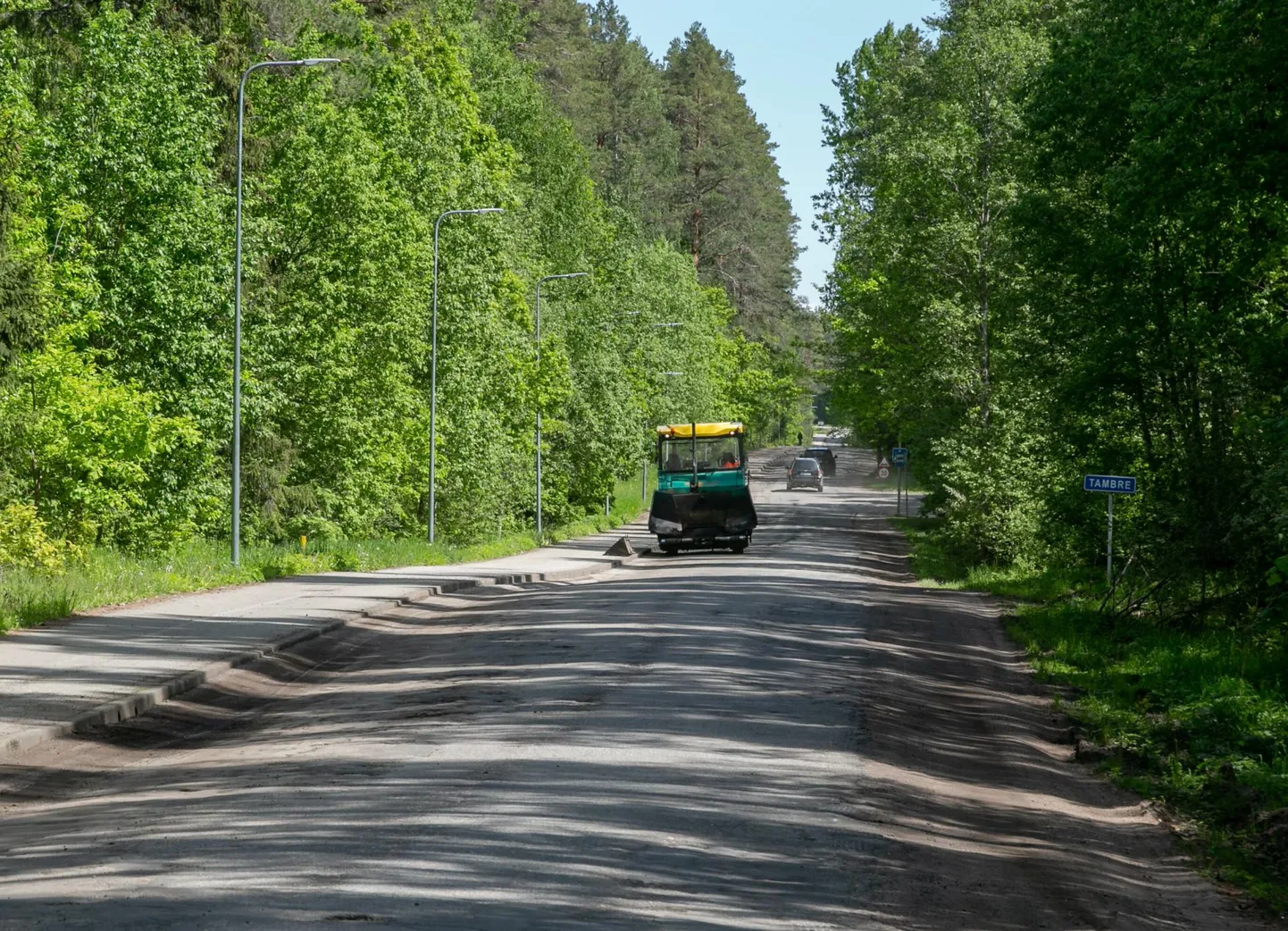 Tambre teel algasid esmaspäeval pindamistööd.