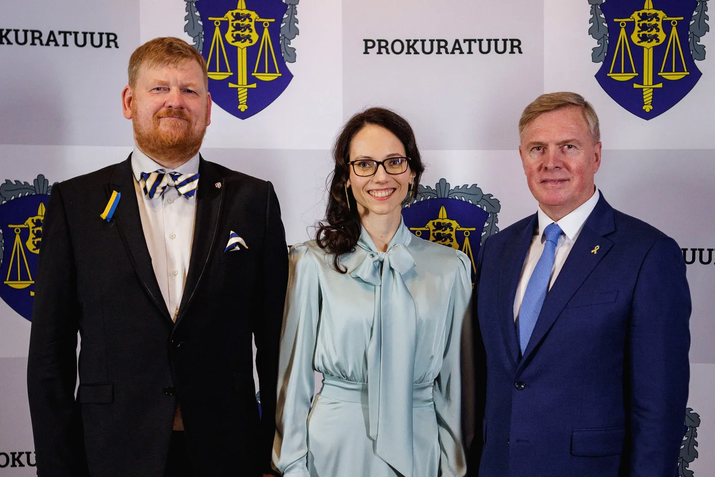 Fotol on riigi peaprokurör Andres Parmas, vanemprokurör Kelly Kruusimägi ja justiitsminister Kalle Laanet.