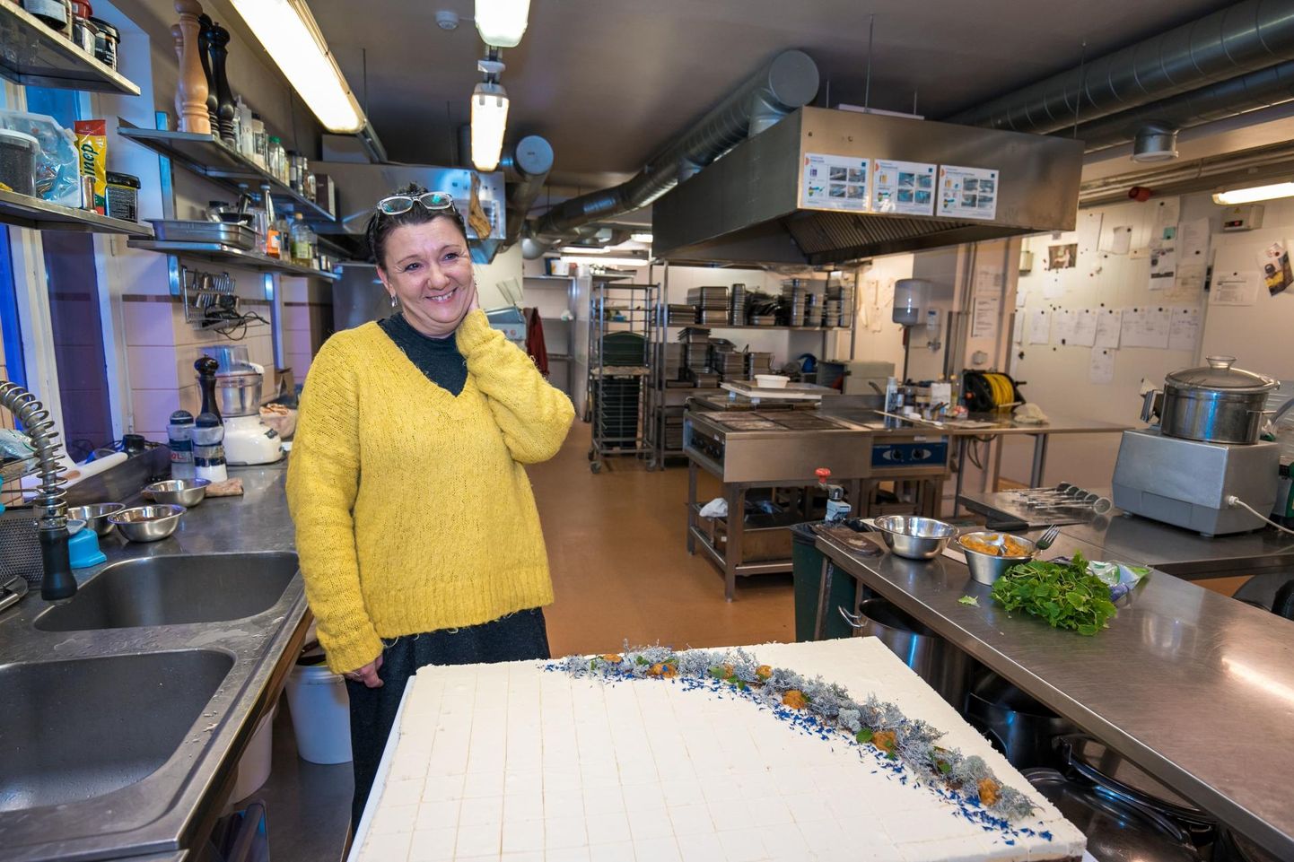 Toitlustusfirma tegevjuhi Katrin Leppiku sõnusti valmib tort ettevõtte aastatega järeleproovitud retsepti järgi.