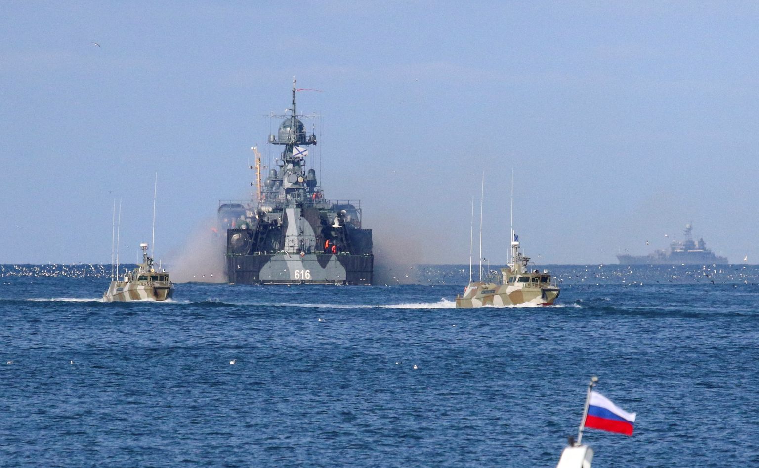 Корабли ВМФ России у аннексированного Крыма