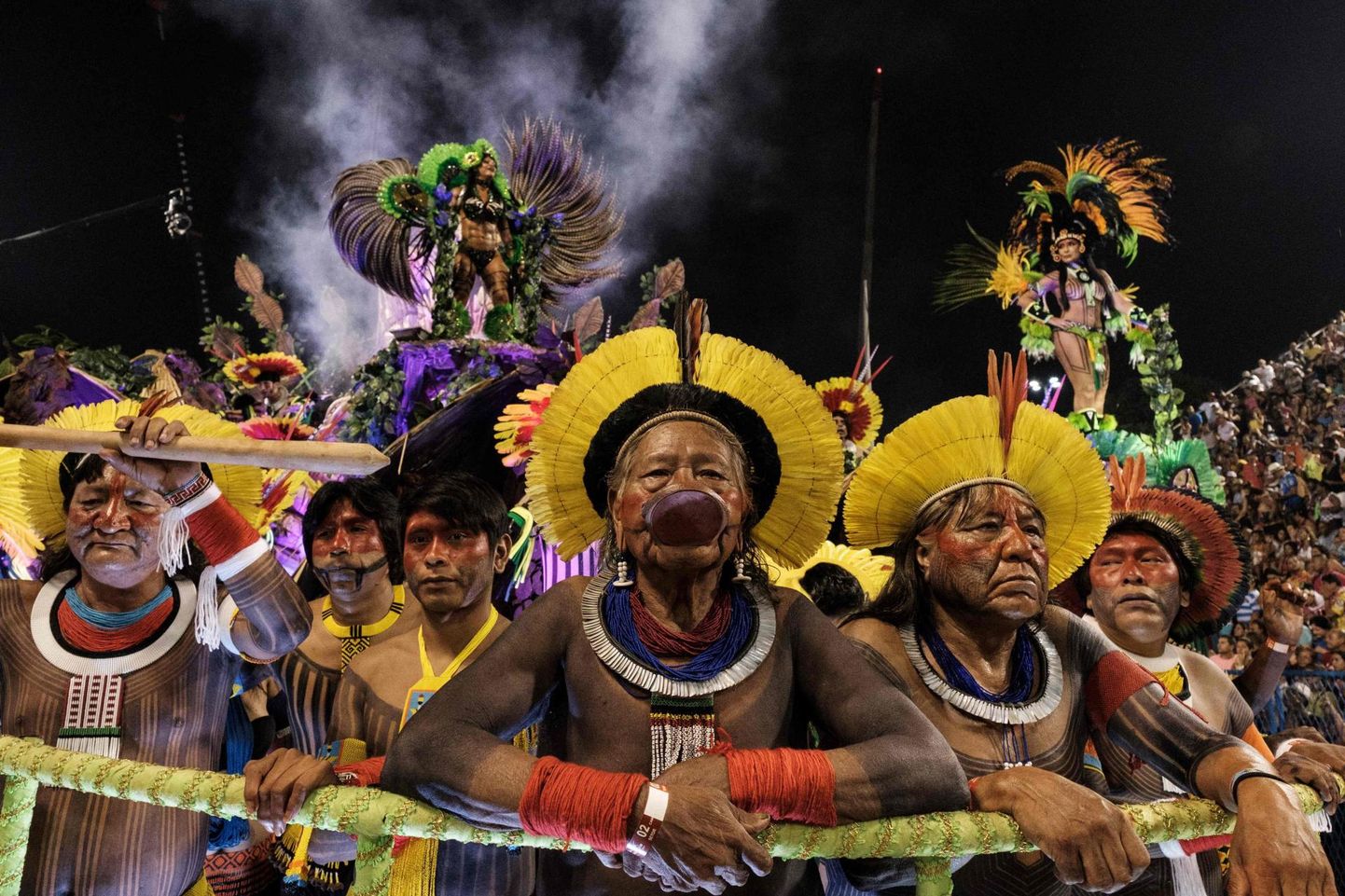 Kayapo hõimu pealik Raoni Rio karnevalil paar aastat tagasi. Euroopa Parlament esitas ta tänavu Sahharovi mõttevabaduse auhinna nominendiks aastakümneid kestnud töö eest Brasiilia indiaanlaste õiguste ja keskkonna kaitsmisel.