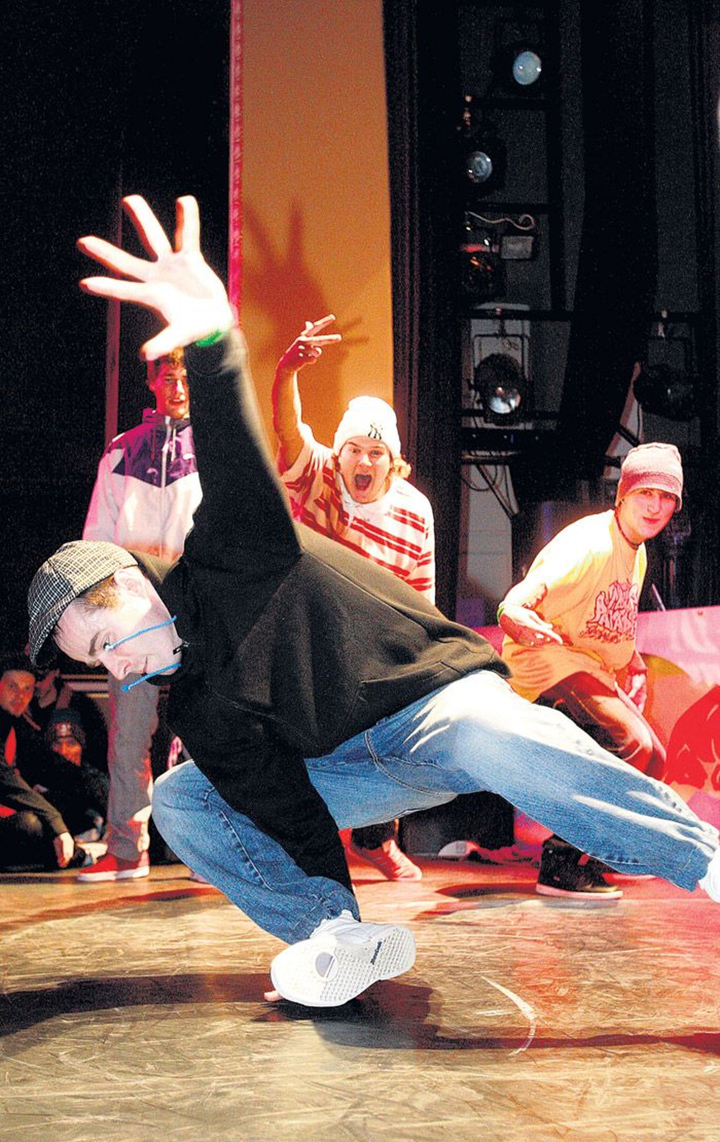 Athena keskus võõrustas nädalavahetusel taas noori tantsijaid, sel korral 12 riigist pärit tänavatantsus võistlejaid.