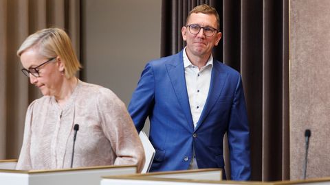 OTSEPILT ⟩ Vähemusvalitsuse esimesel pressikonverentsil osaleb viis ministrit