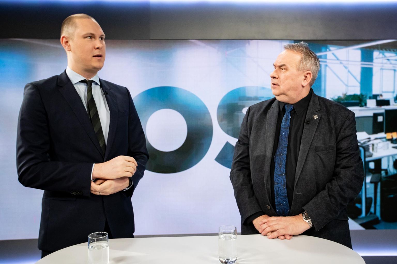 Pärast tüünet algust läksid Raimond Kaljulaid ja Aivar Riisalu eile Postimehe otsesaates tuliselt vaidlema.