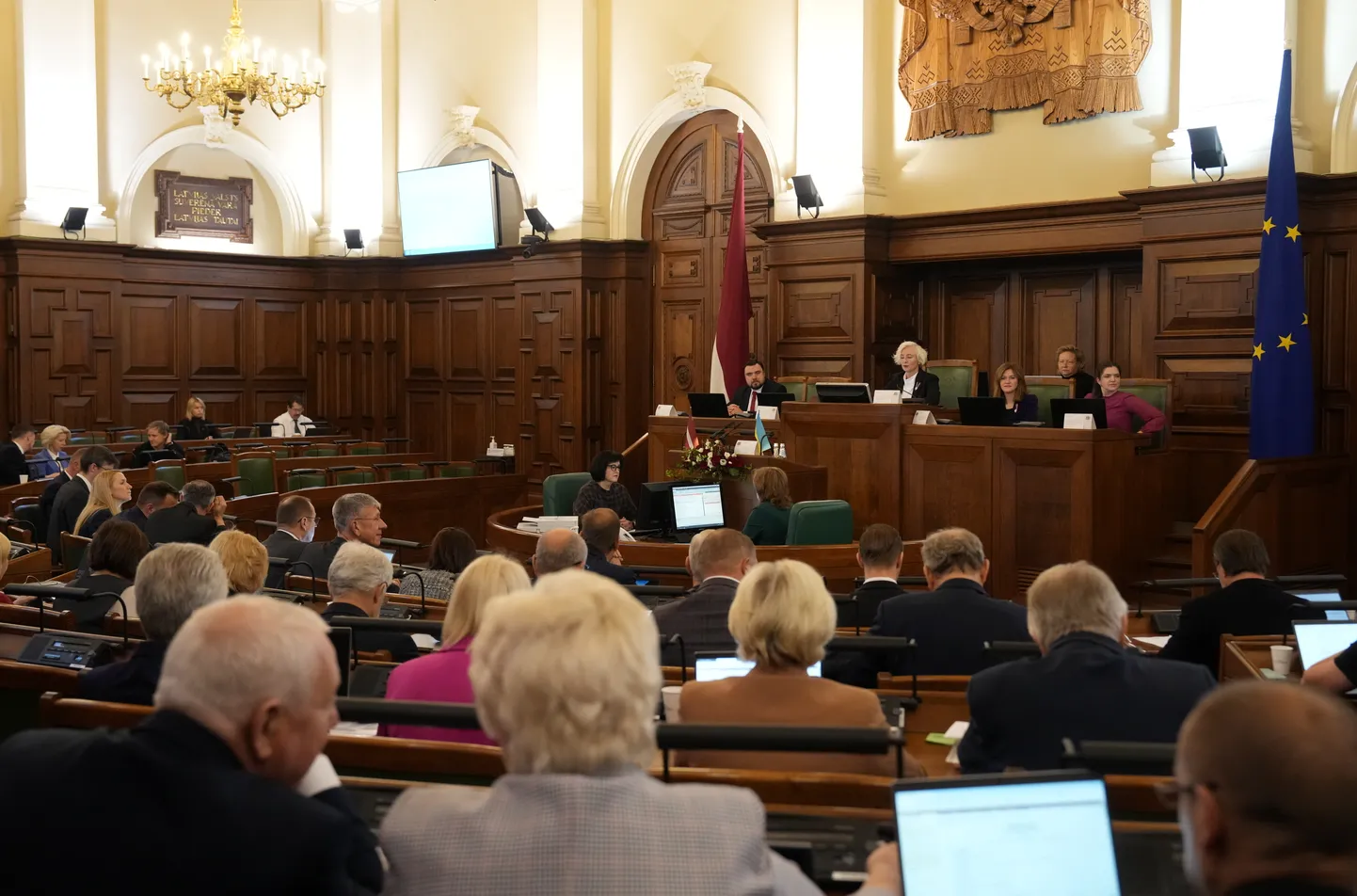 Saeimas sēde, kurā lems par Stambulas konvencijas ratifikācijas likumprojektu ar atsauci uz Satversmes vērtībām un galīgajā lasījumā skatīs likumprojektu pakotni par partnerības institūta ieviešanu.