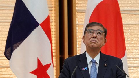 Japānas premjers atkāpjas no amata