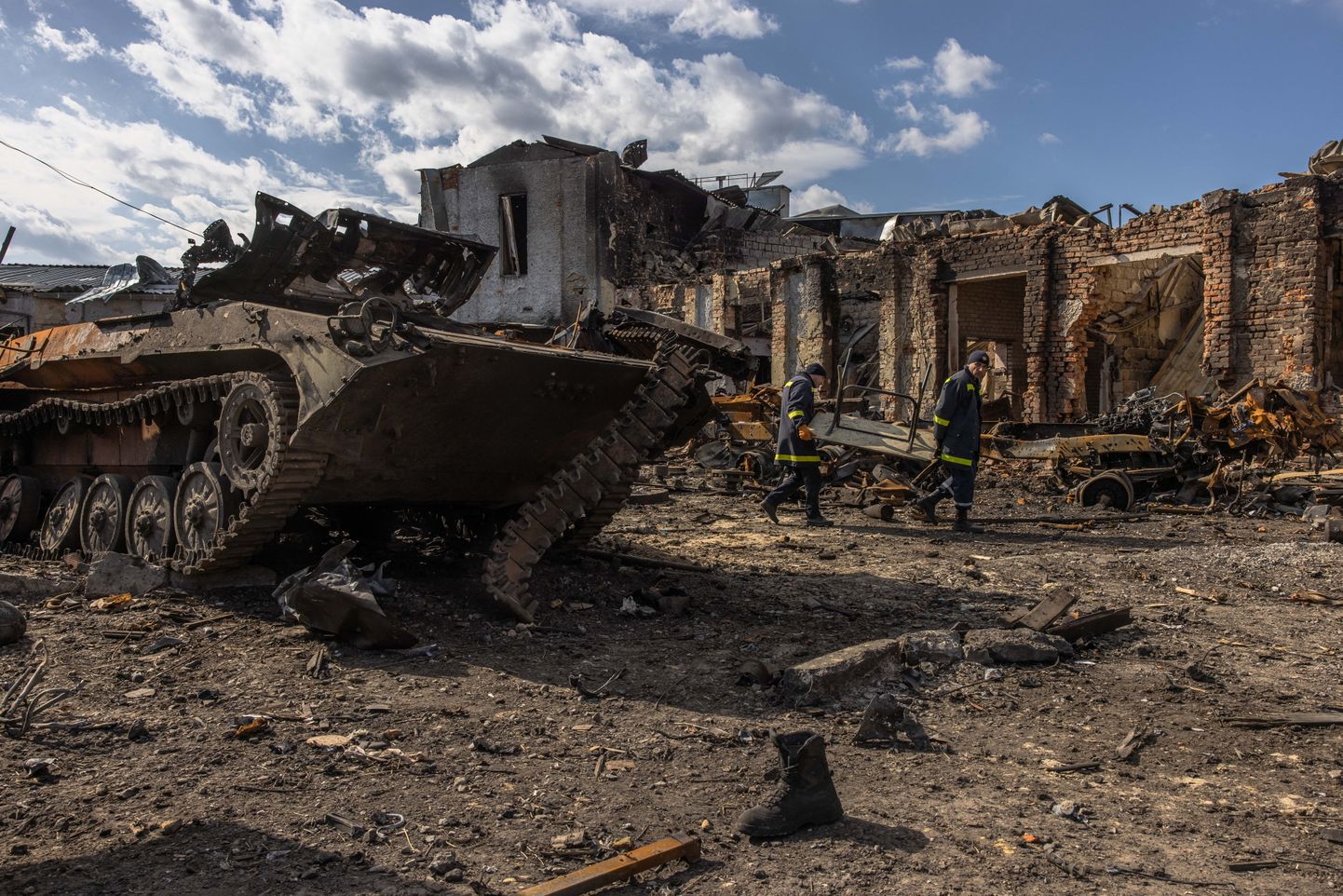 Näha olev hävitatud Vene sõjamasin võis Ukrainas oma otsa leida ka mitteturvalise raadioside tõttu. Vene väed ei kasuta Ukrainas kuigi palju oma moodsaid militaarside vahendeid.