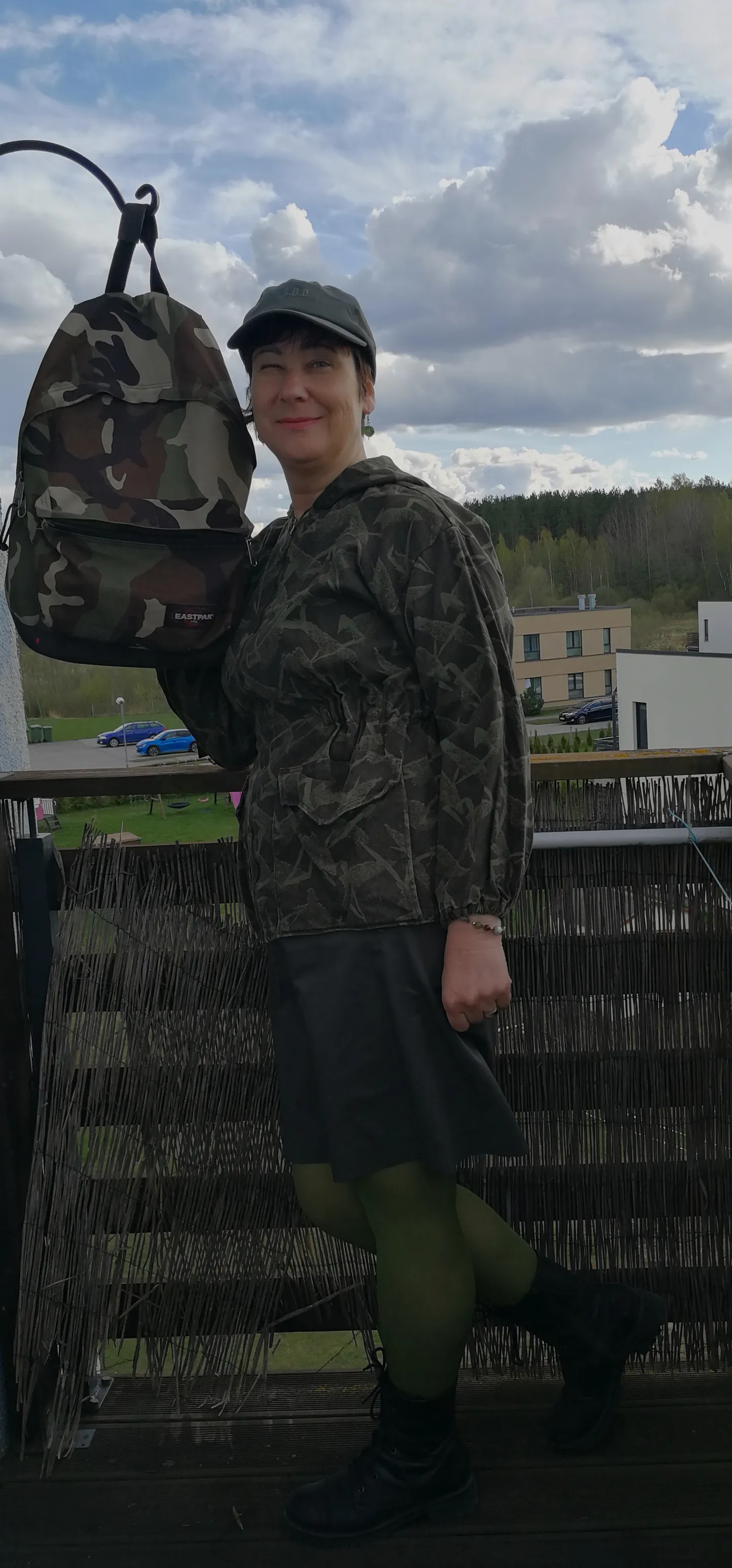 Kaitseväe toonides riietust on minu garderoobis palju.
Rõõmuga jagan seda ka teiega! 
Slava Ukraini! Marika Männik