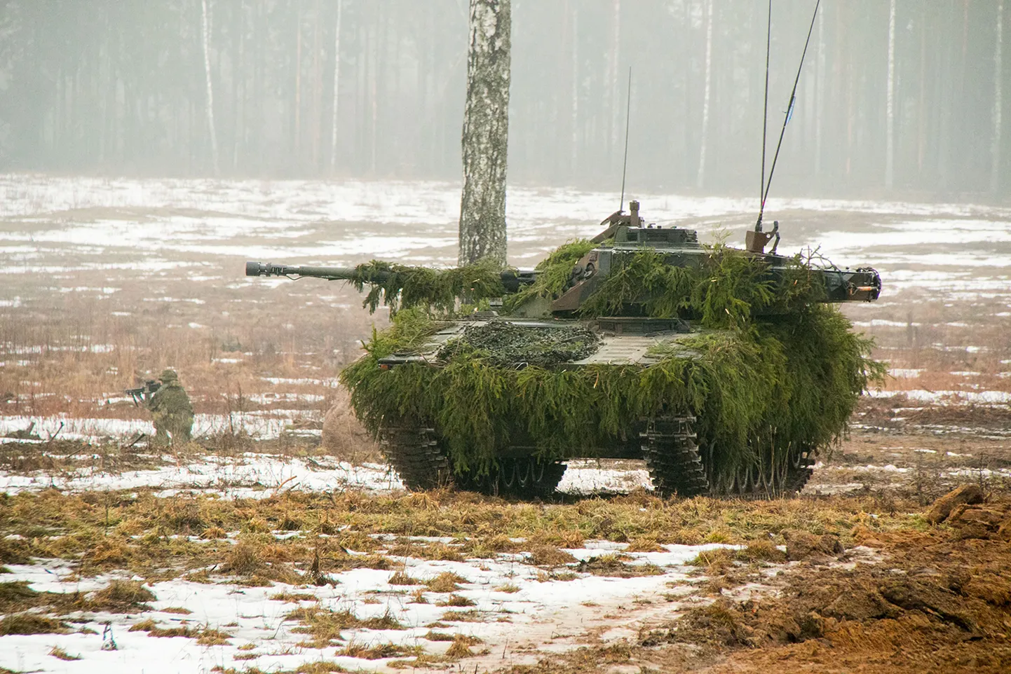 Jalaväe lahingumasin CV90 kaitseväe keskpolügoonil.